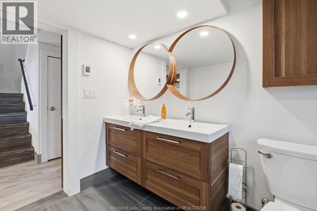 9952 ST CLAIR RD - 32