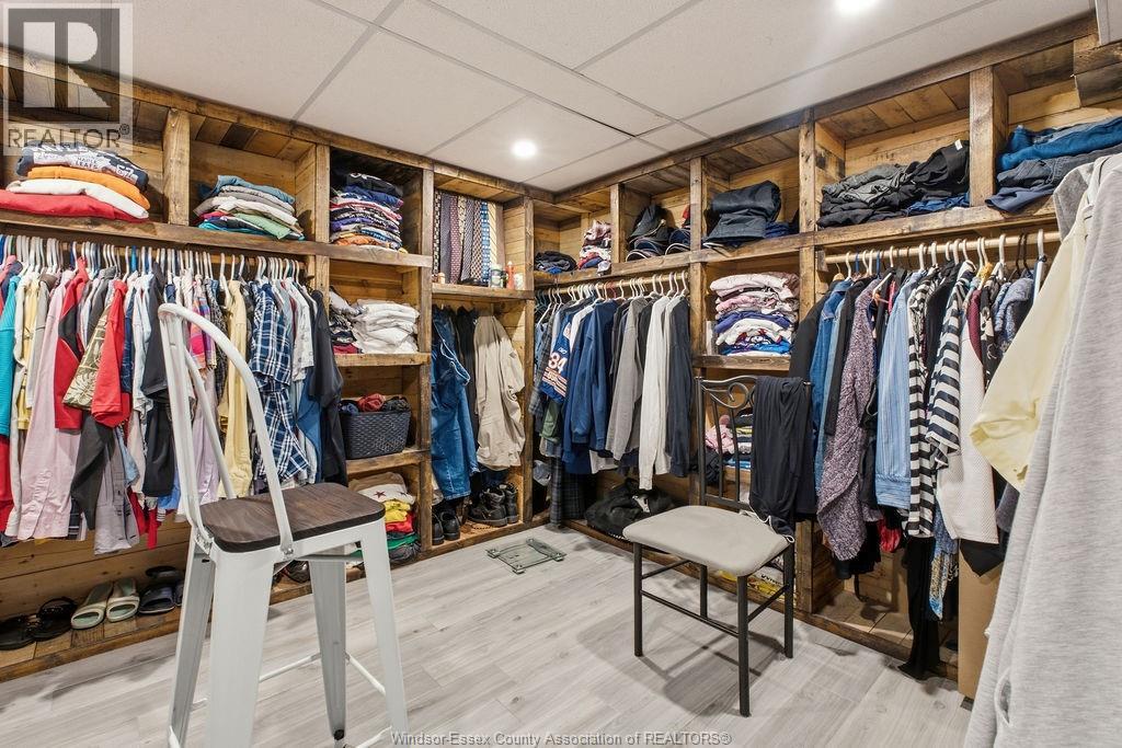 9952 ST CLAIR RD - Image 35