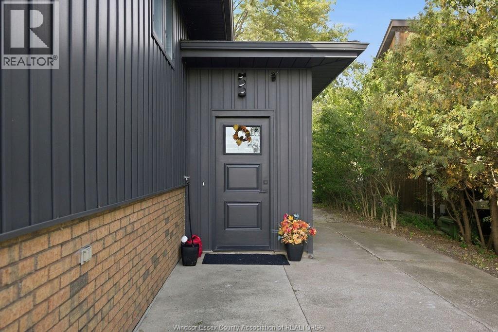 9952 ST CLAIR RD - 8