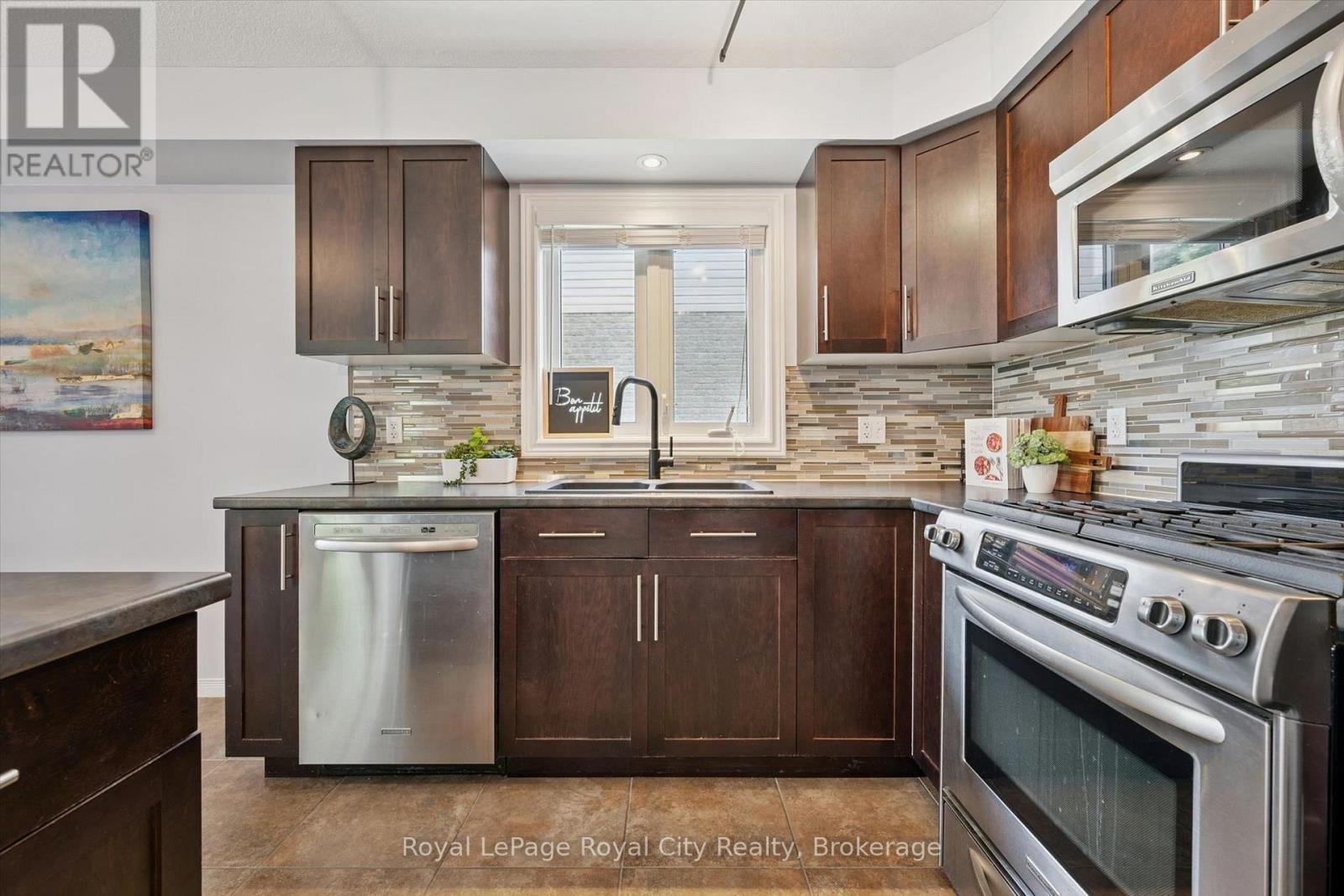 138 Flanders Road — photo 18
