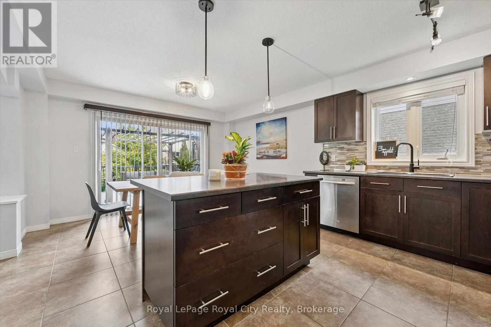 138 Flanders Road — photo 19
