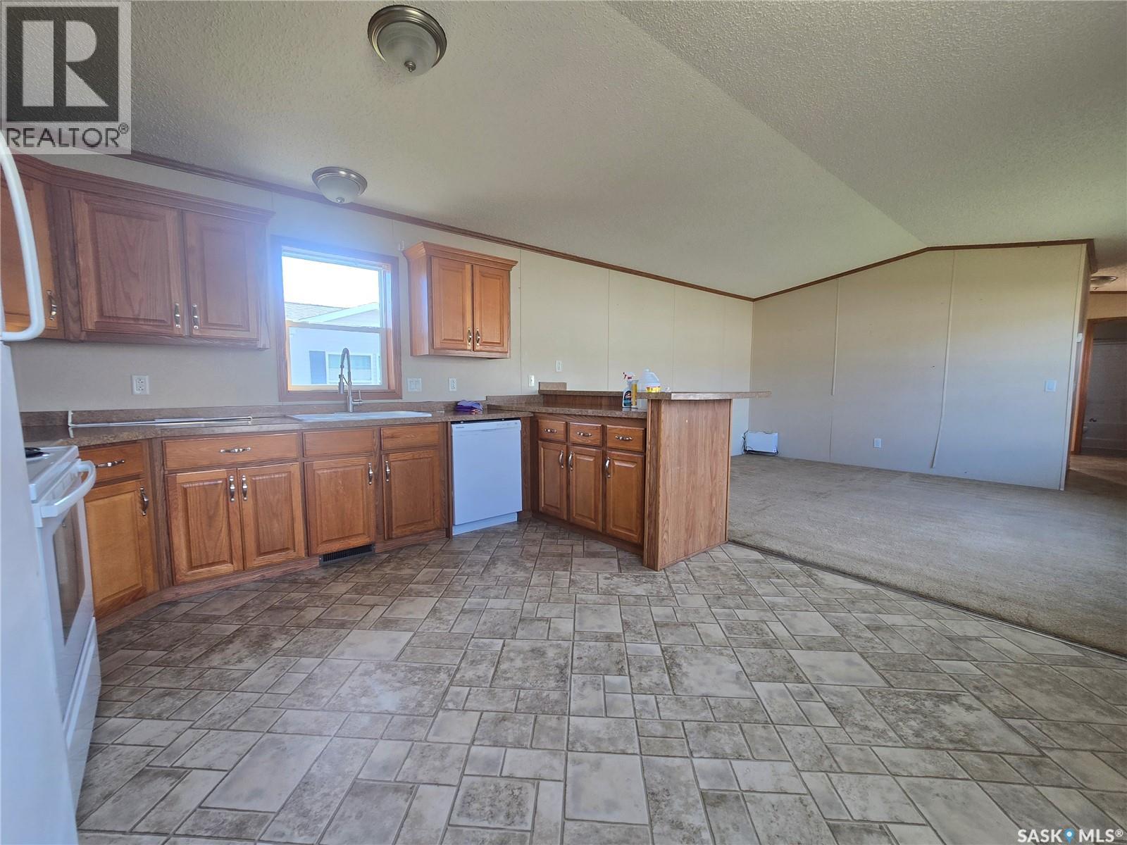125 1st AVENUE SW, Weyburn — photo 7