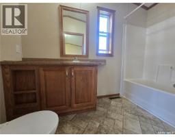 125 1st Avenue Sw, Weyburn, SK S4H2H9 Photo 9