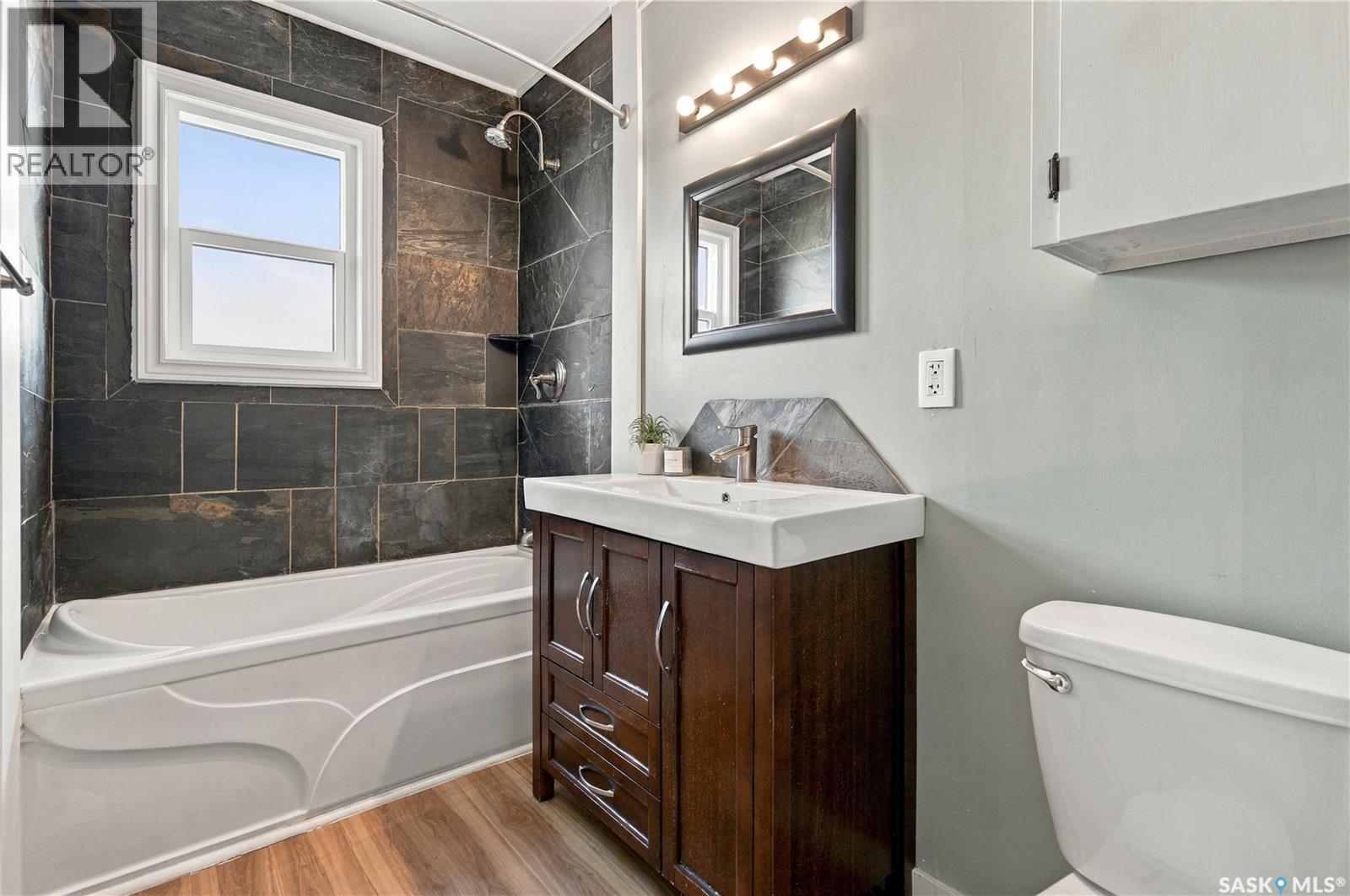 328 College AVENUE E, Regina — photo 16