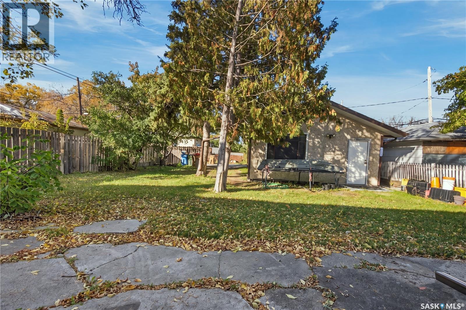 328 College AVENUE E, Regina — photo 32
