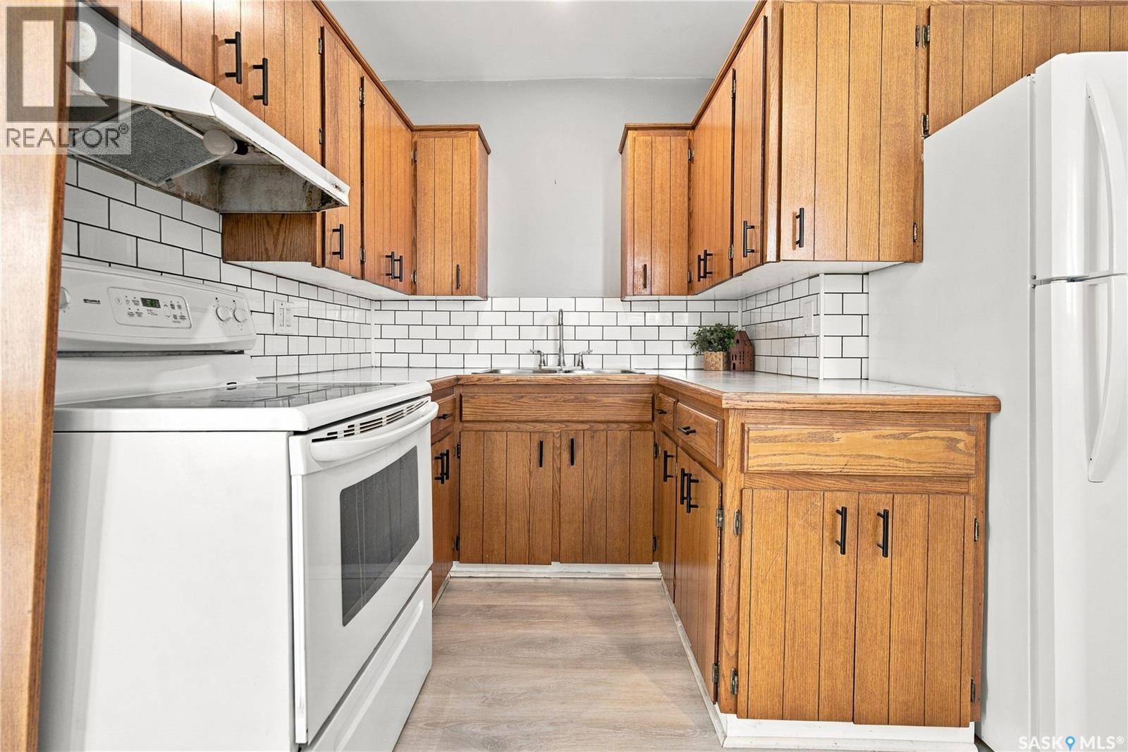 328 College AVENUE E, Regina — photo 8