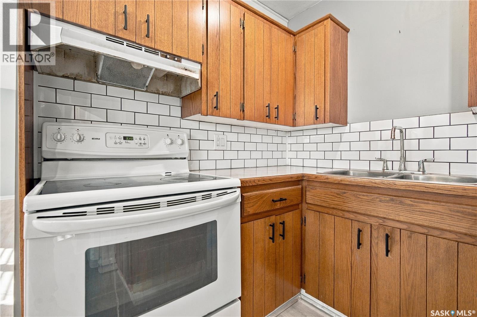 328 College AVENUE E, Regina — photo 9