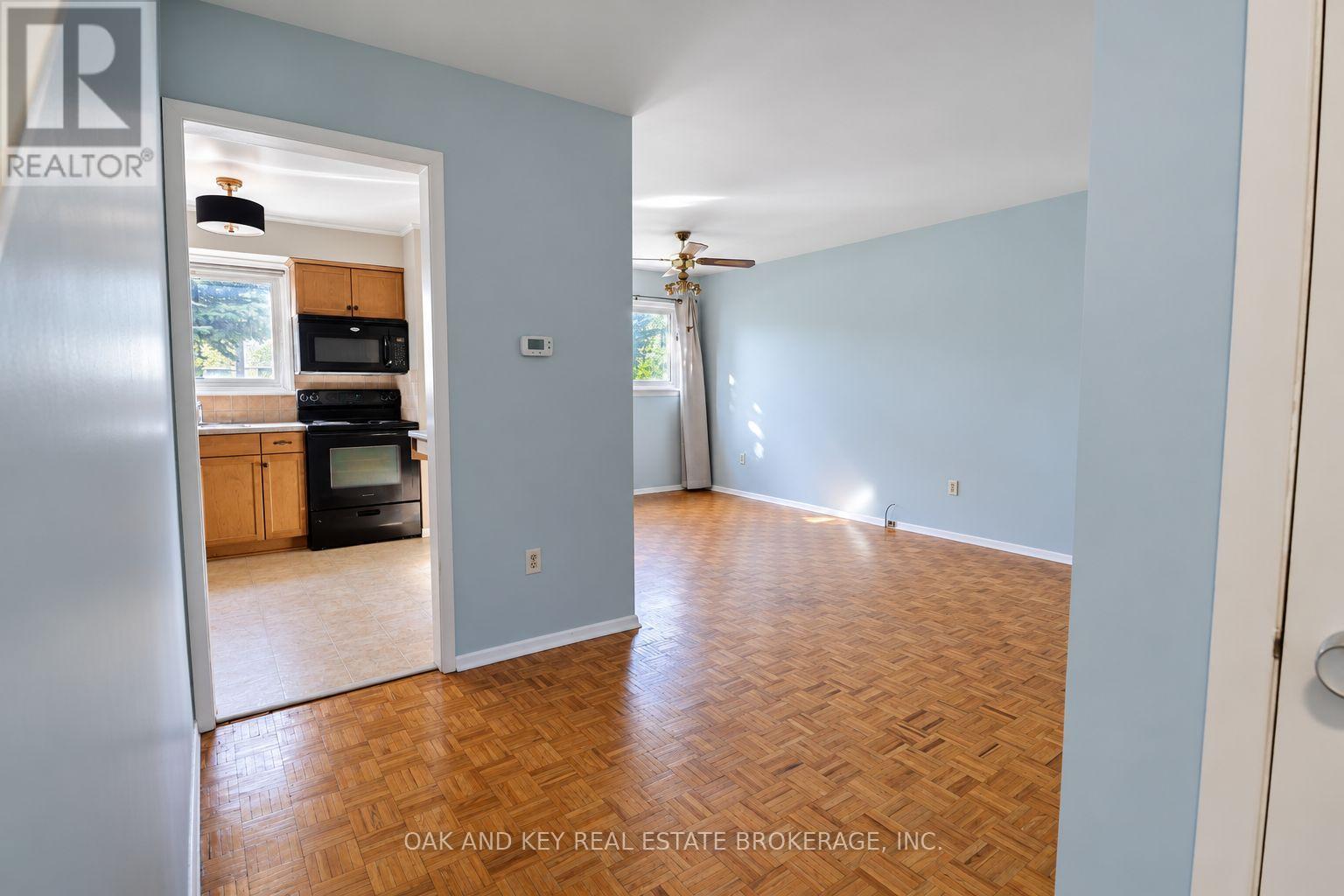 #40 825 DUNDALK DRIVE - 11