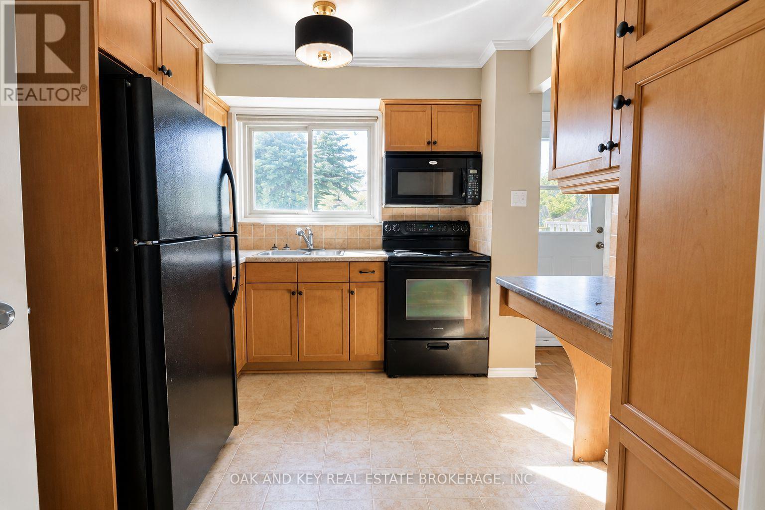 #40 825 DUNDALK DRIVE - 7