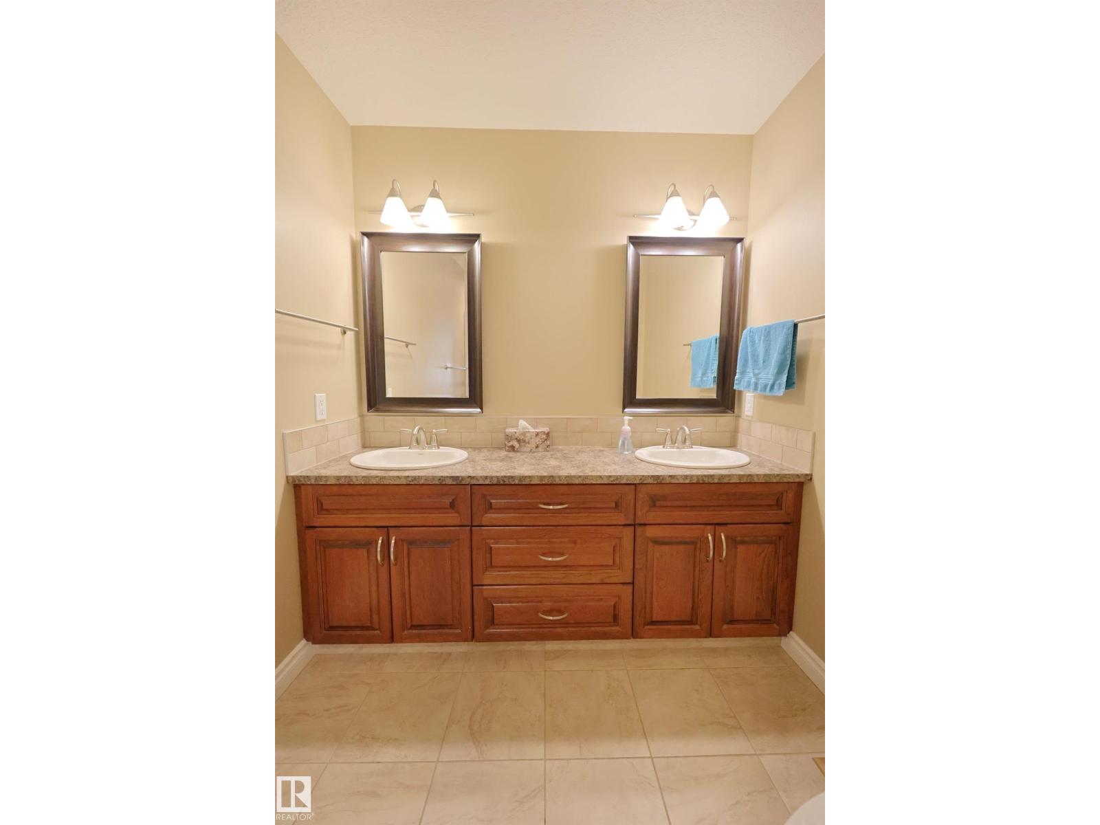 53 BUTTERFIELD CR - Image 40