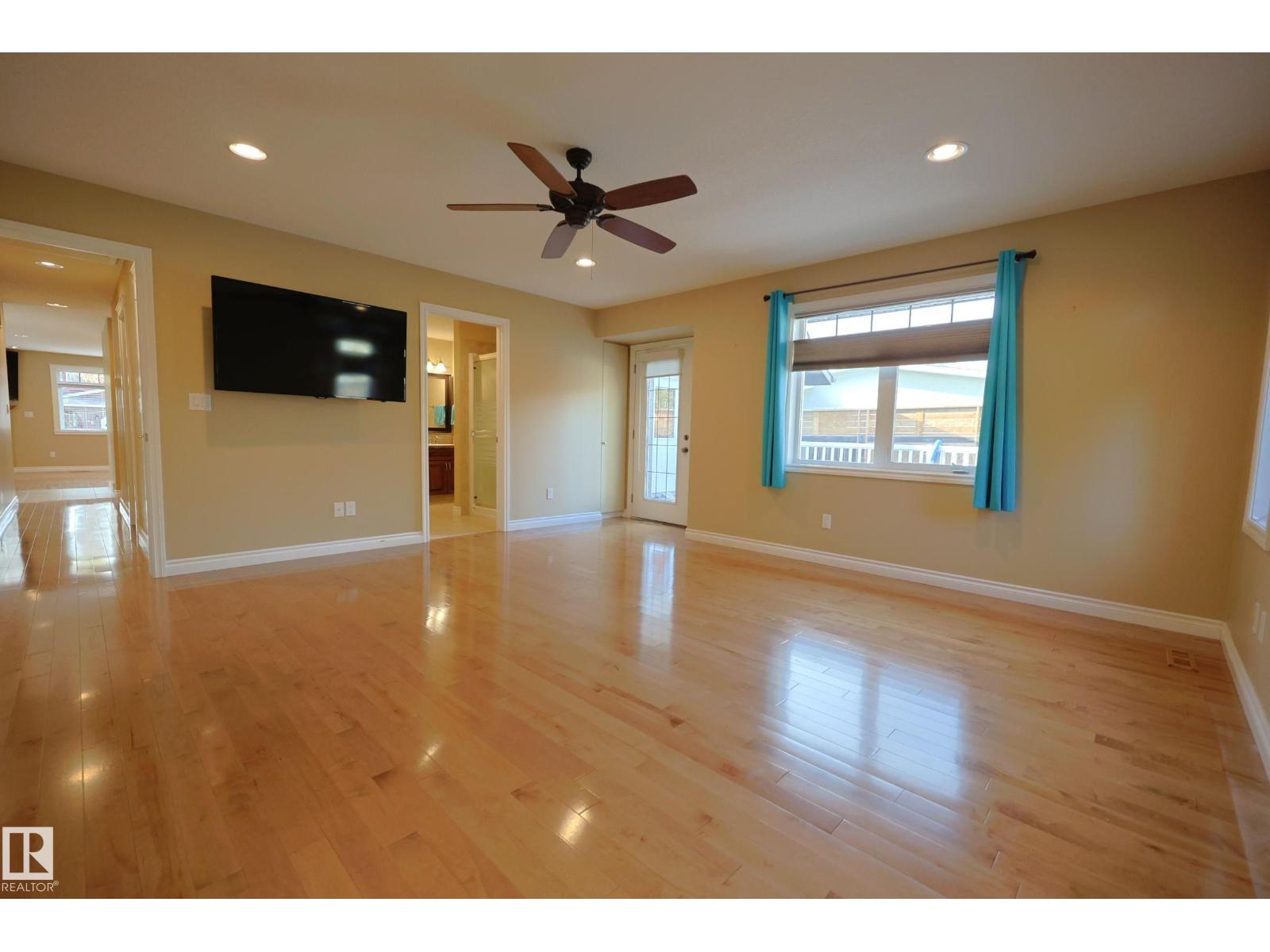 53 BUTTERFIELD CR - Image 36
