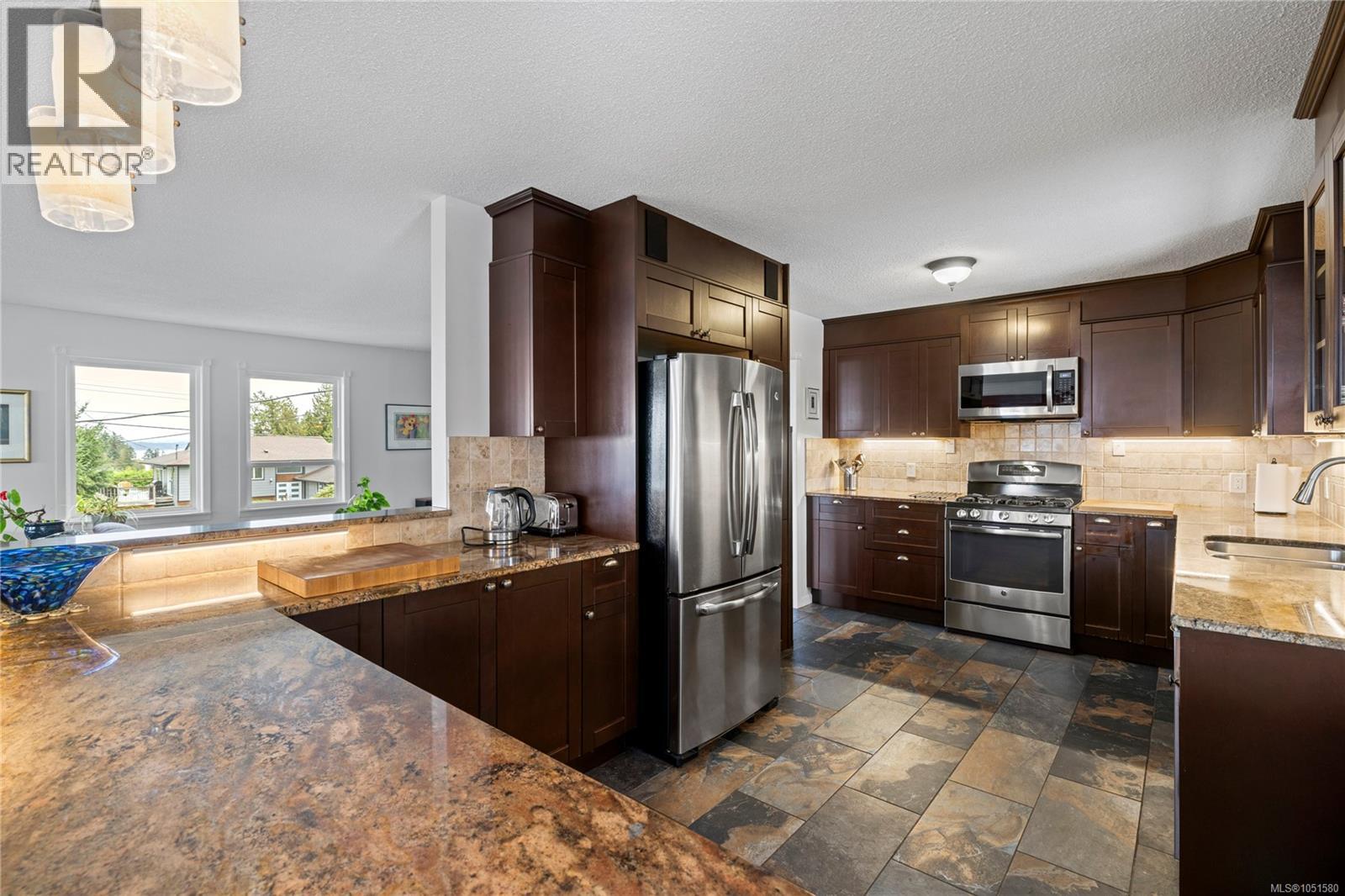 10842 Grandview Rd, Saltair - Image 1