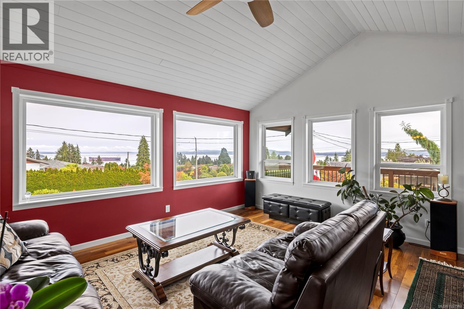 10842 Grandview Rd, Saltair - Image 1