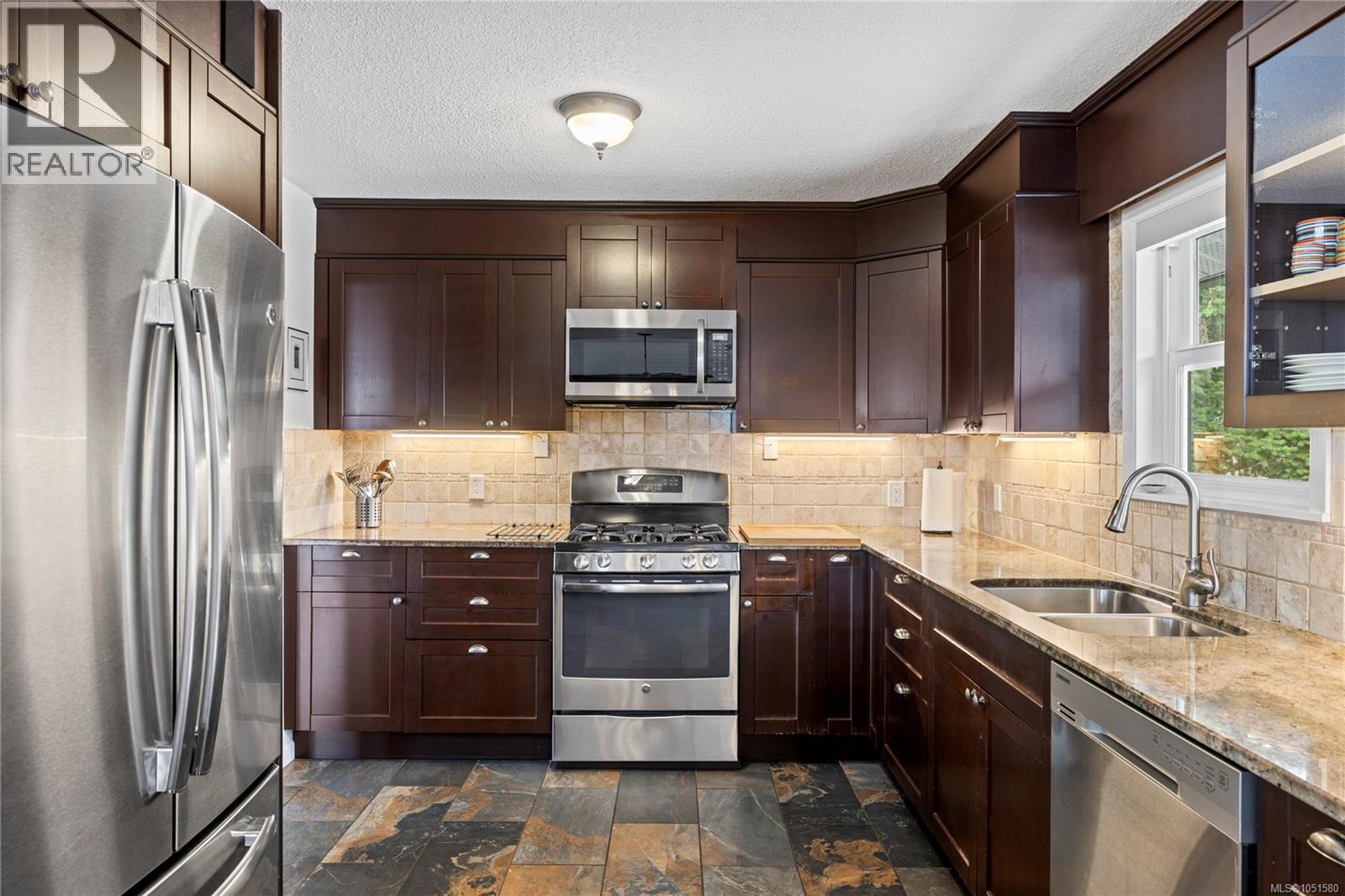 10842 Grandview Rd, Saltair - Image 1