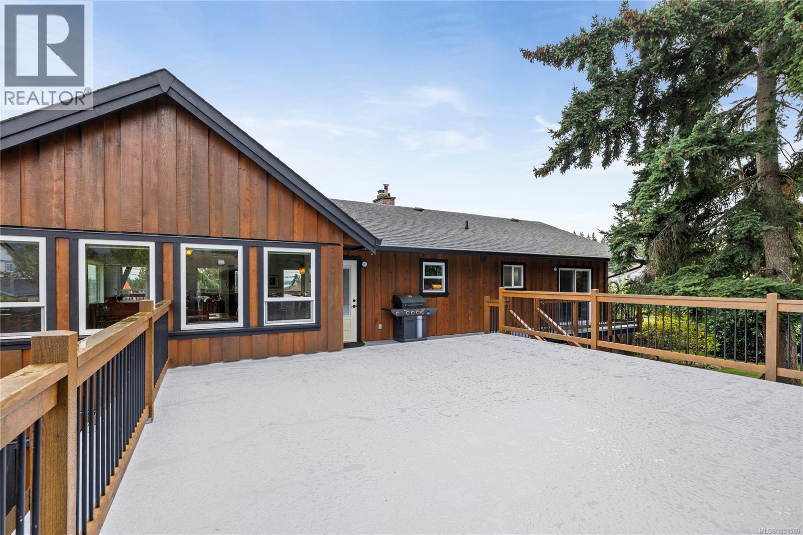 10842 Grandview Rd, Saltair - Image 1