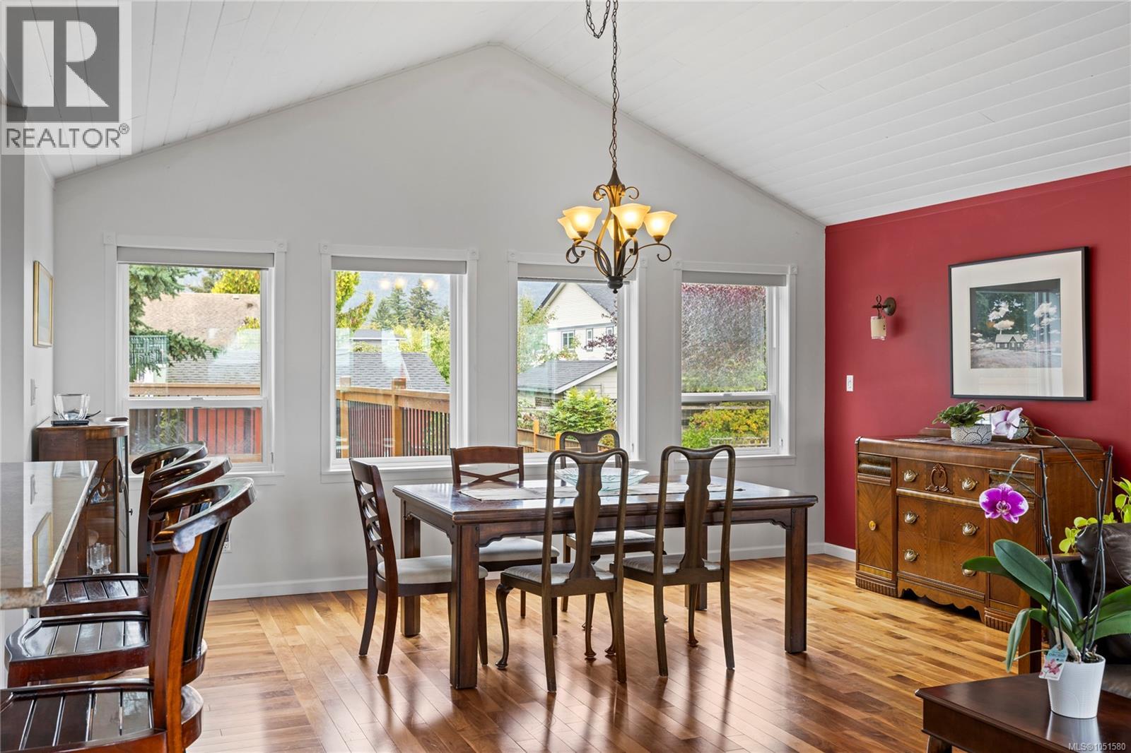 10842 Grandview Rd, Saltair - Image 1