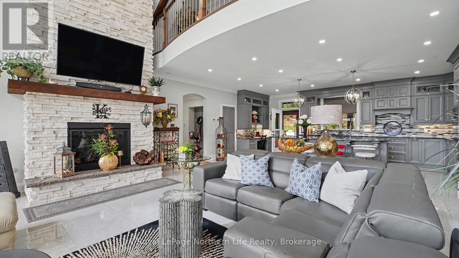291 FOX DRIVE - 17