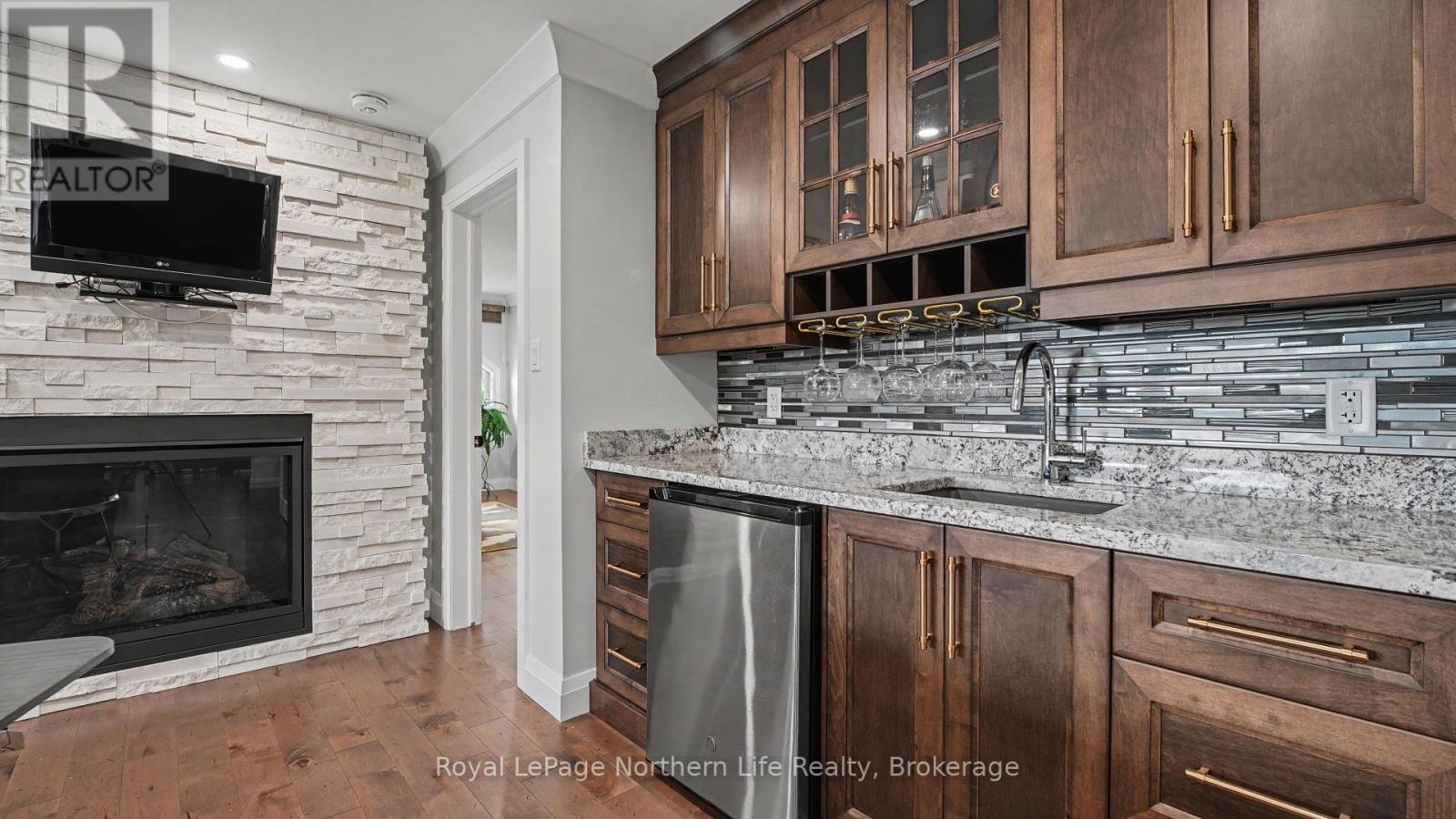 291 FOX DRIVE - 30