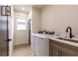 Recreational, Games room - 72 E 300 S, Raymond, AB T0K2S0 Photo 11