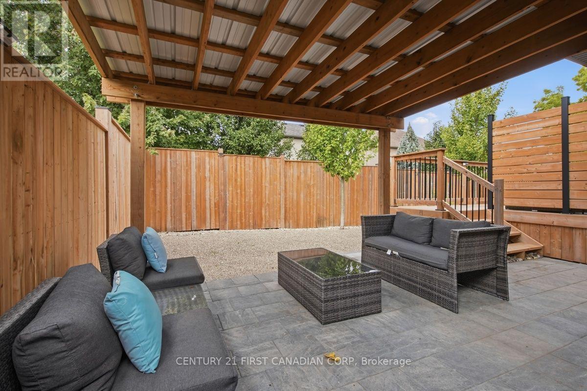 12 Briscoe Crescent — photo 42
