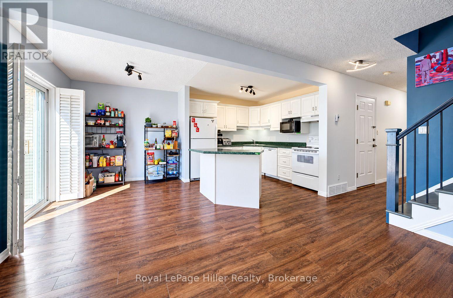 162 ATHLONE CRESCENT - 7