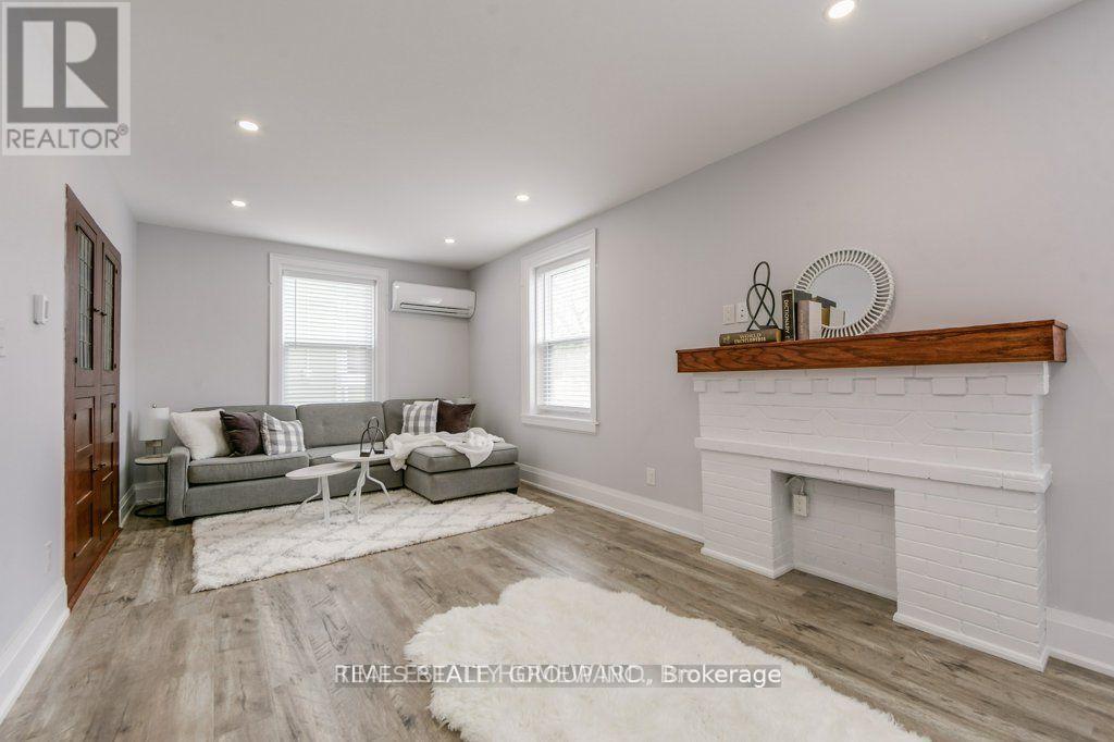 1492 Dundas Street East — photo 17