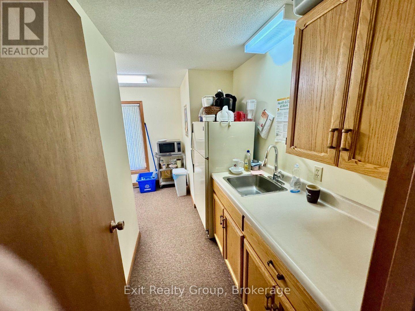 220 North Street — photo 17