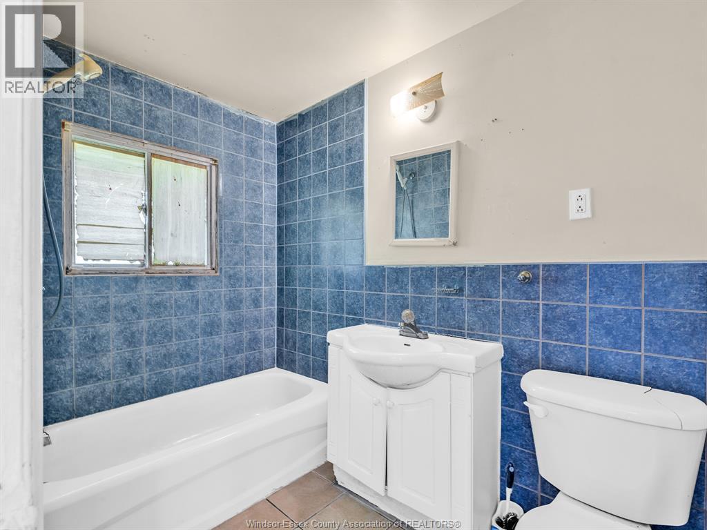 2290 TECUMSEH ROAD West - Image 26