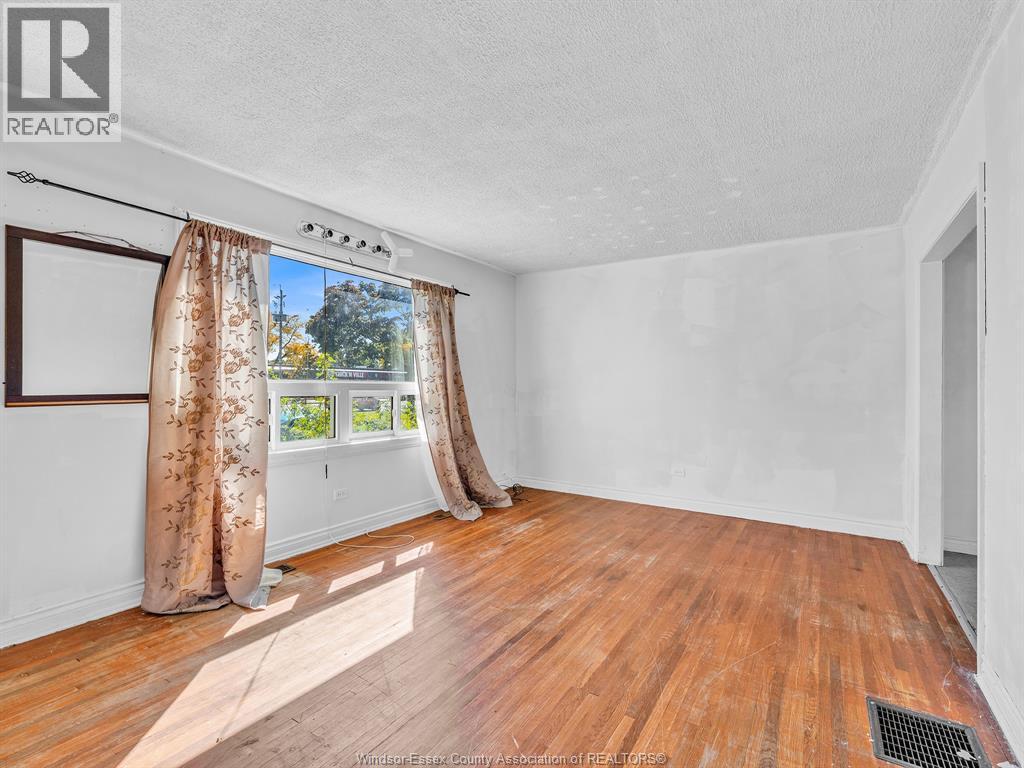 2290 TECUMSEH ROAD West - Image 9