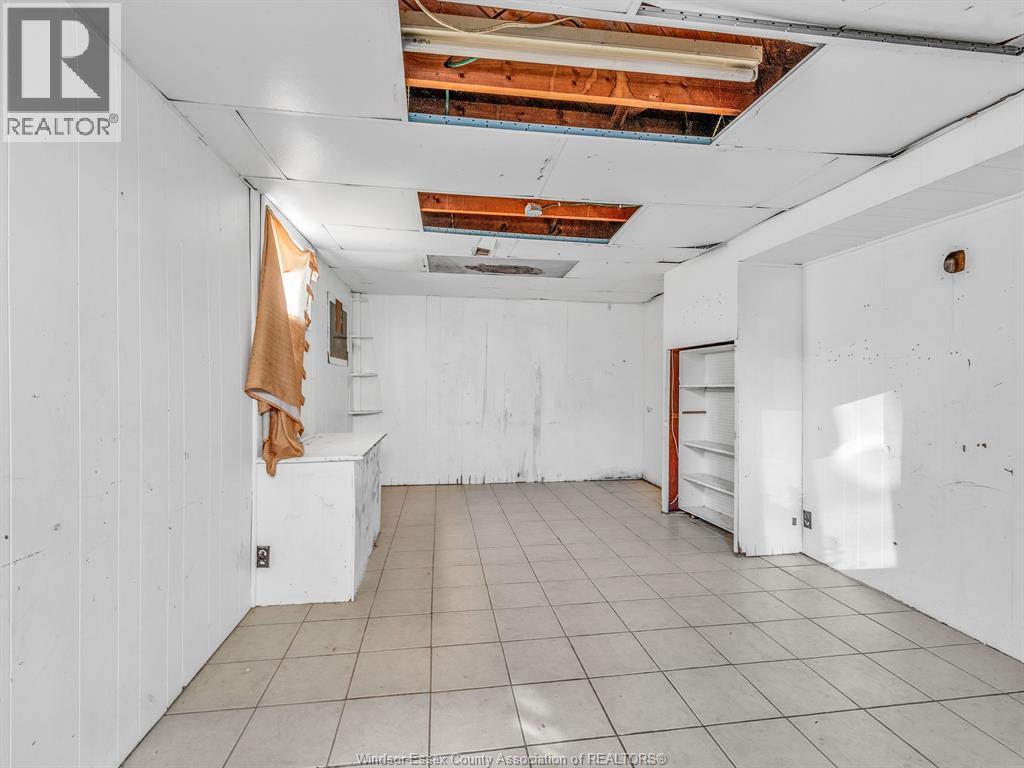 2290 TECUMSEH ROAD West - 28