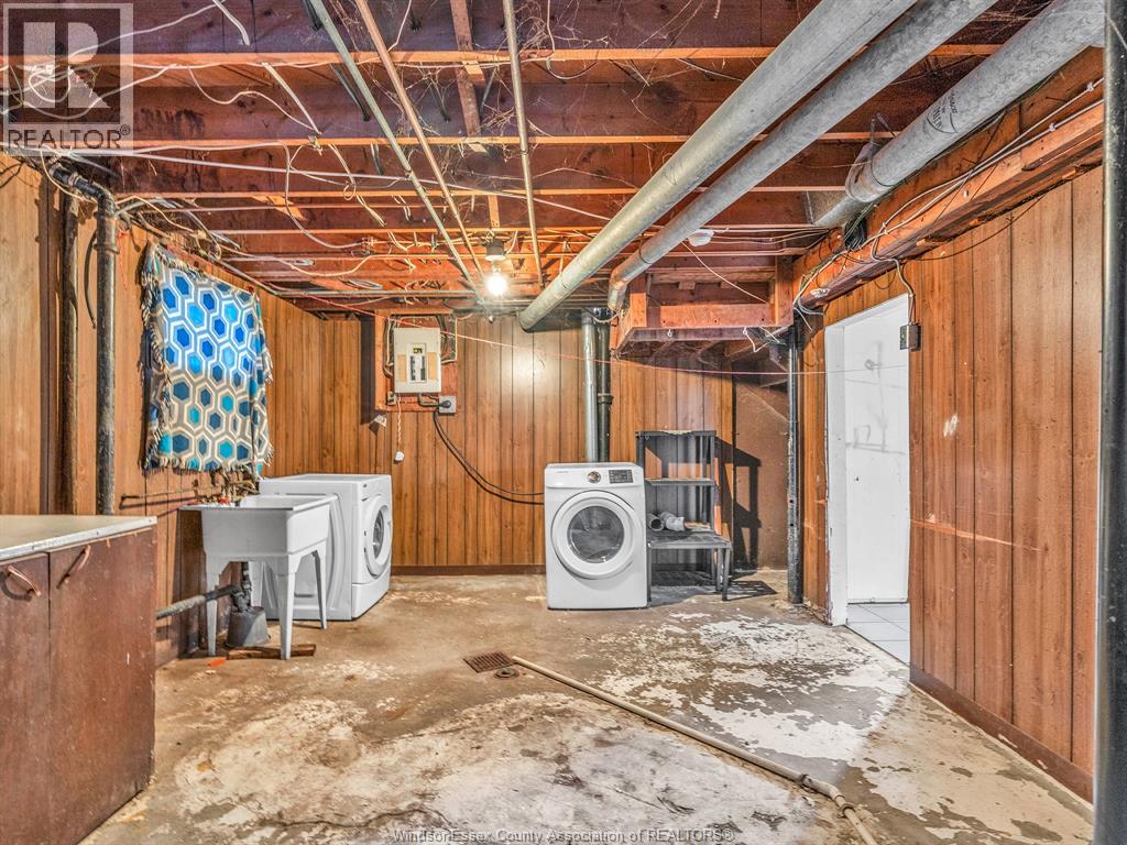 2290 TECUMSEH ROAD West - Image 31