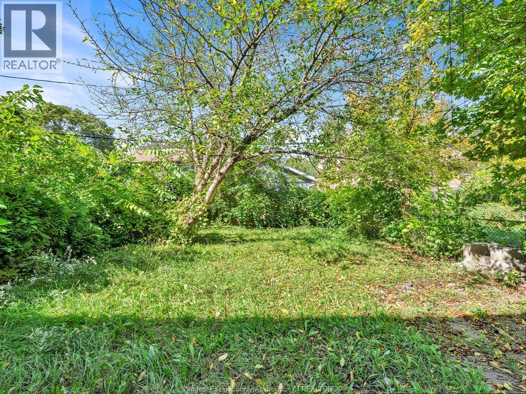 2290 TECUMSEH ROAD West - 33