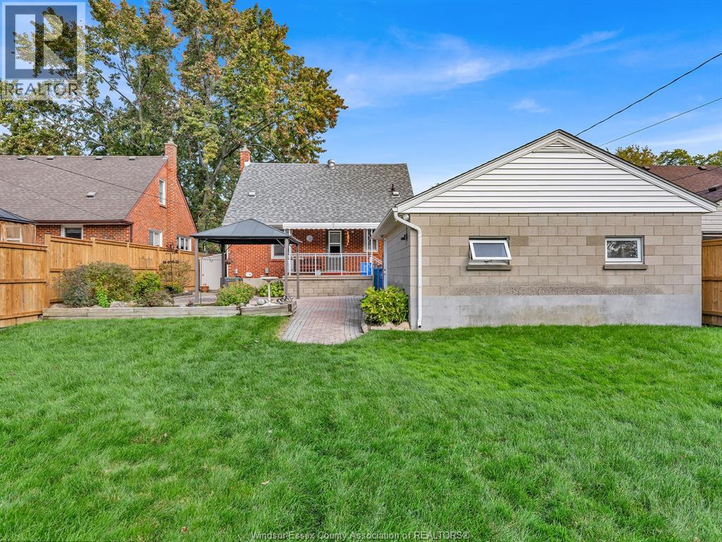 1011 PARKVIEW - 12