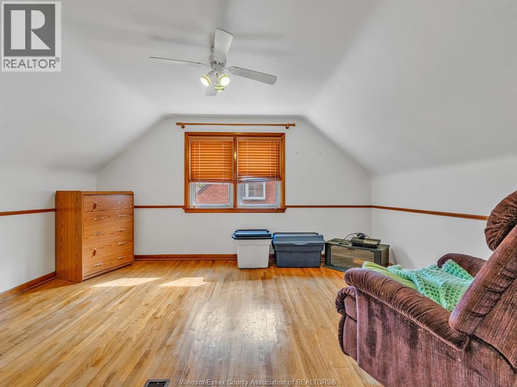1011 PARKVIEW - Image 32