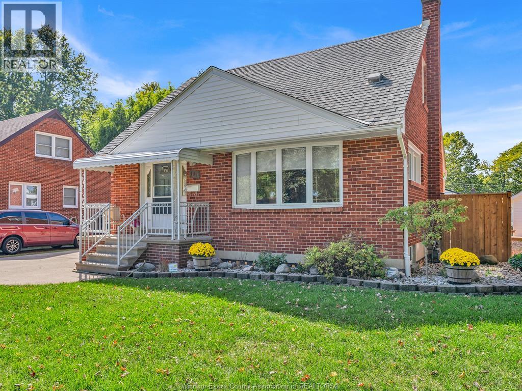 1011 PARKVIEW - 3