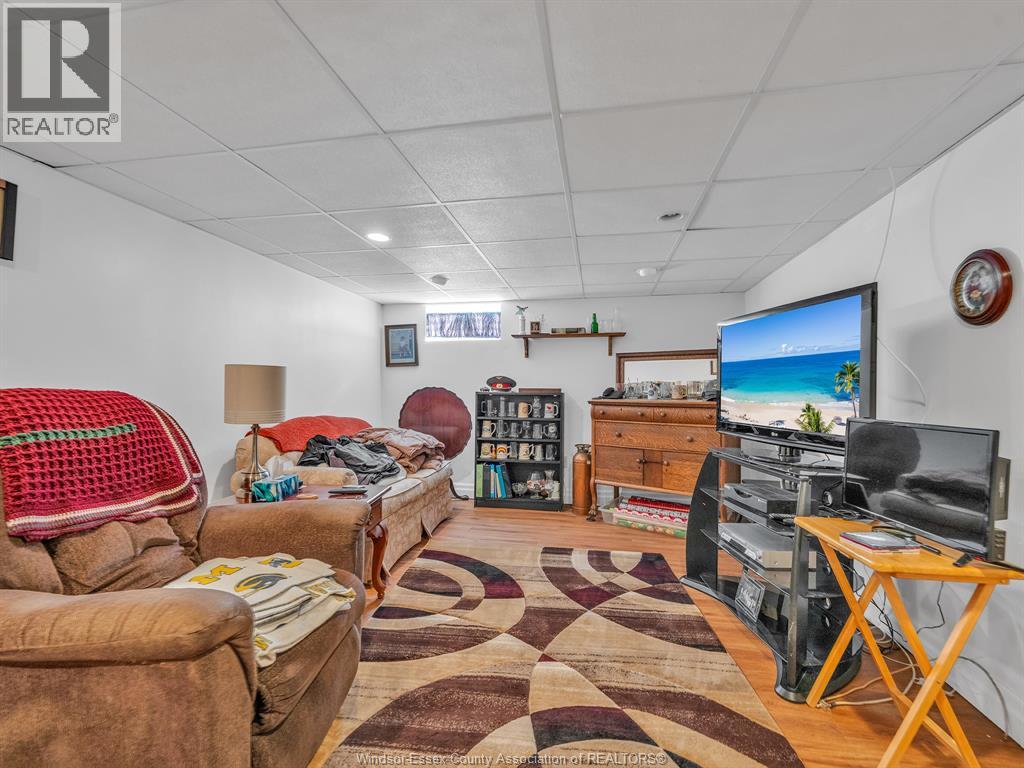 1011 PARKVIEW - Image 42
