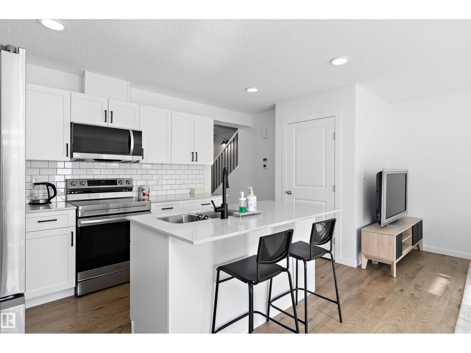 #8 13119 209 ST NW - 9