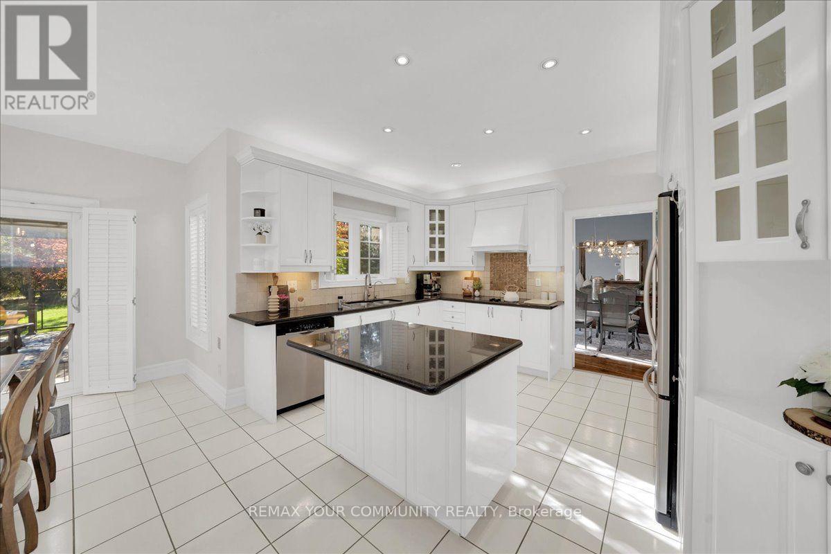 250 ROSELAWN DRIVE - 10