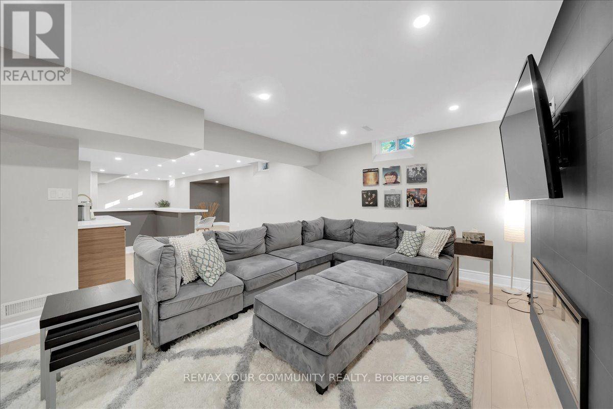 250 ROSELAWN DRIVE - 33