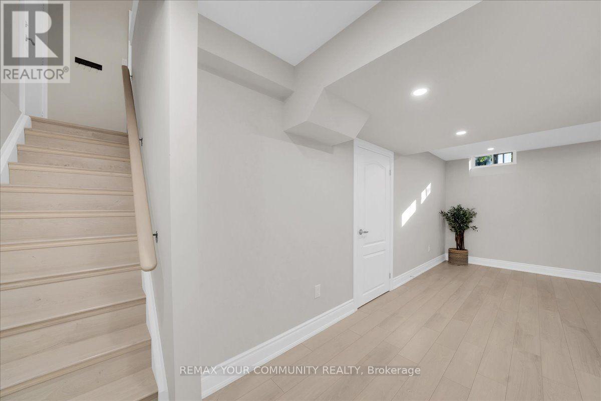 250 ROSELAWN DRIVE - 36