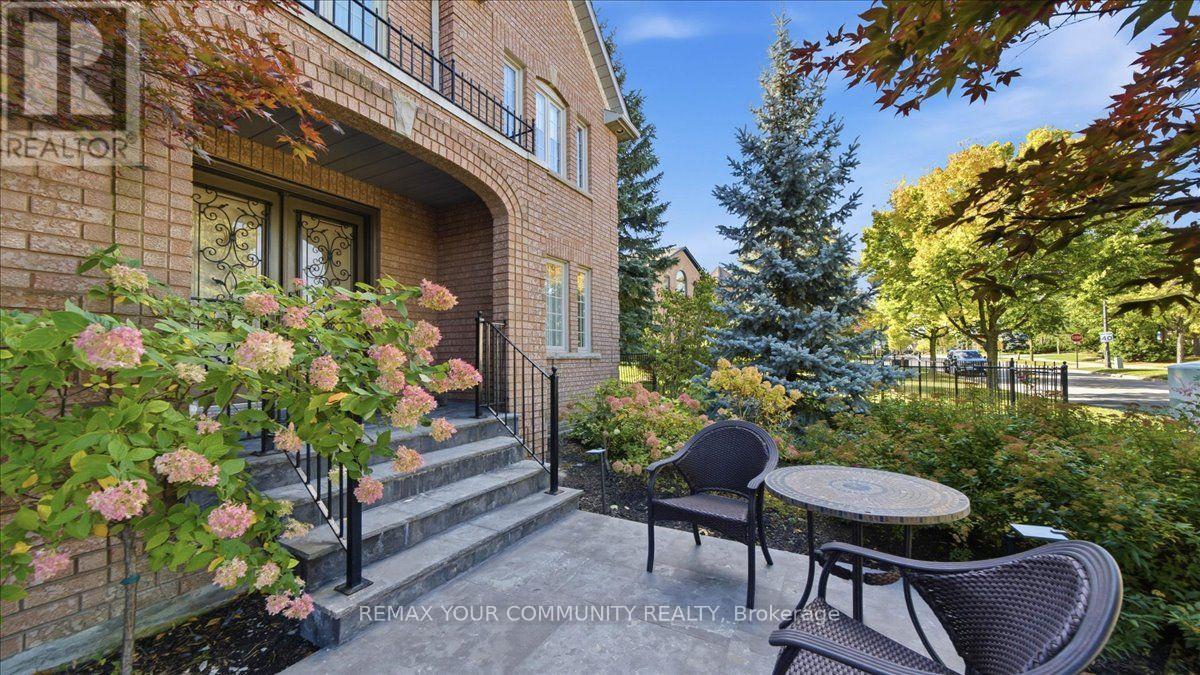 250 ROSELAWN DRIVE - 4