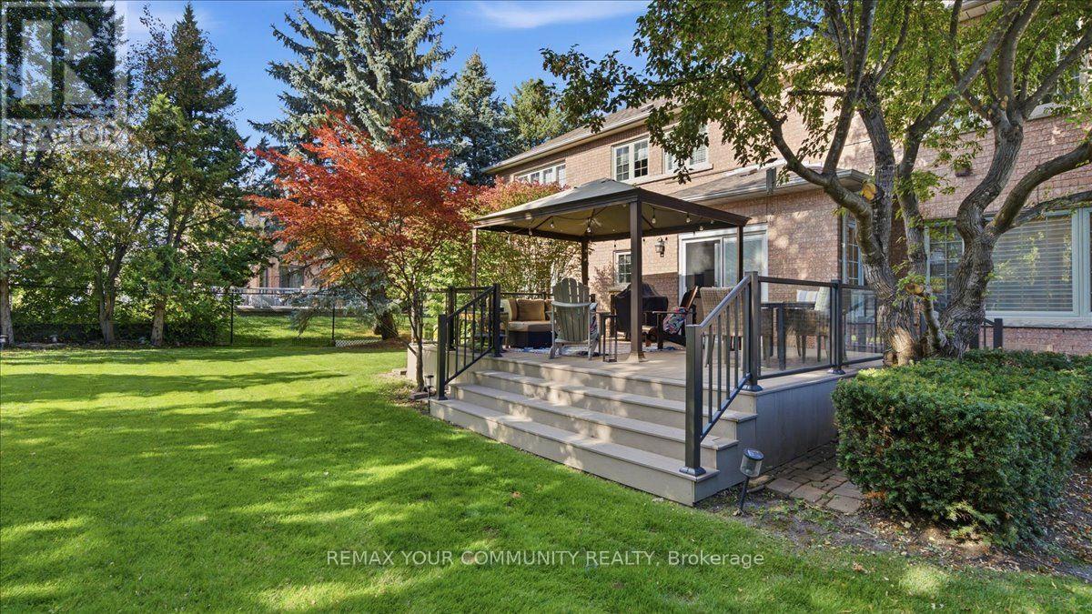 250 ROSELAWN DRIVE - 40
