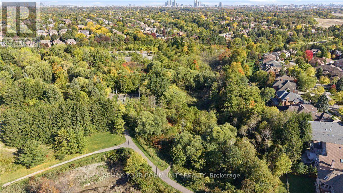 250 ROSELAWN DRIVE - 42
