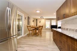 213 Saskatoon Drive, Oak Lake Beach, MB R0M1P0 Photo 11