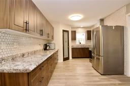 213 Saskatoon Drive, Oak Lake Beach, MB R0M1P0 Photo 7