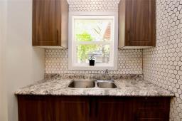 213 Saskatoon Drive, Oak Lake Beach, MB R0M1P0 Photo 9