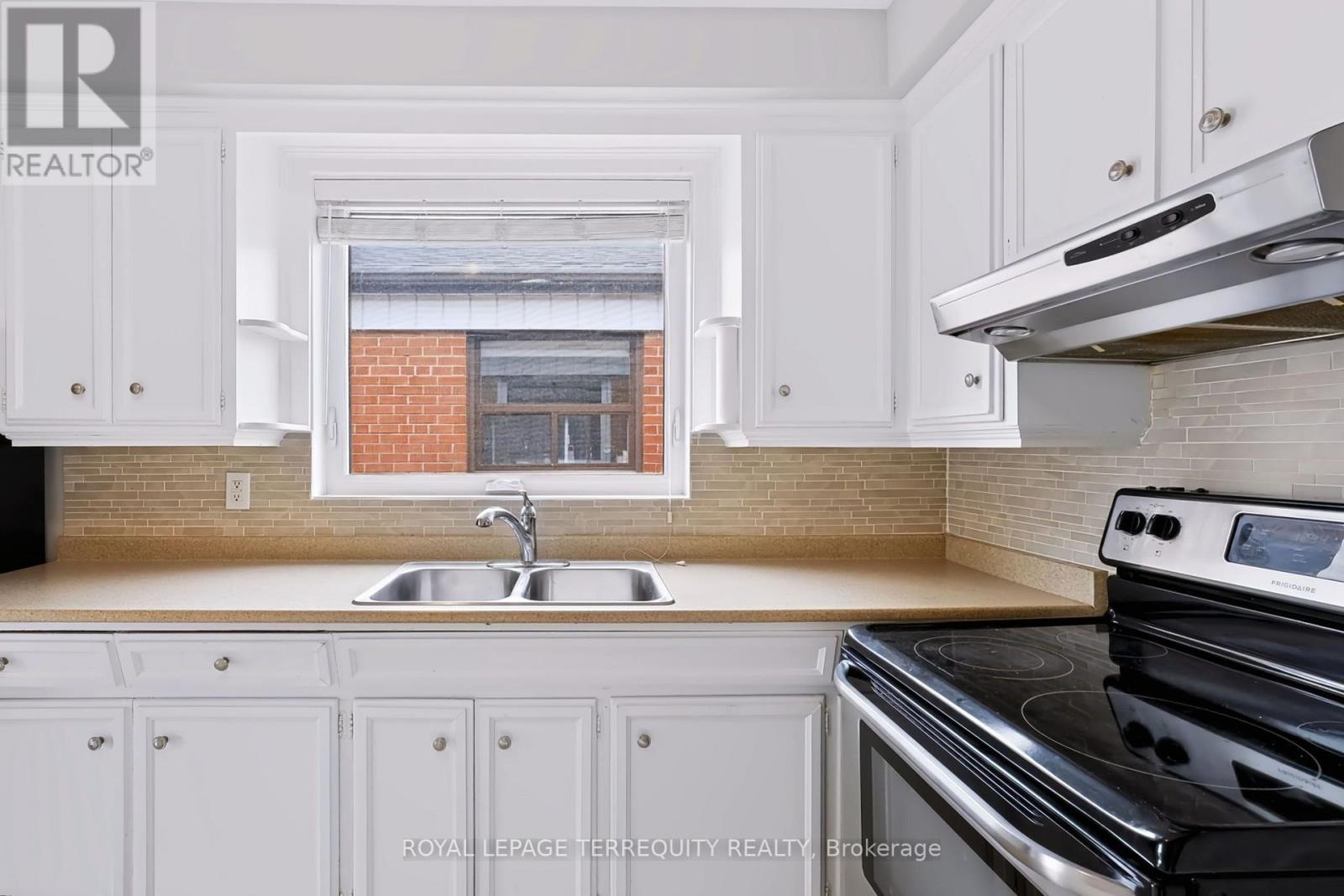 32 Dynevor Road — photo 17
