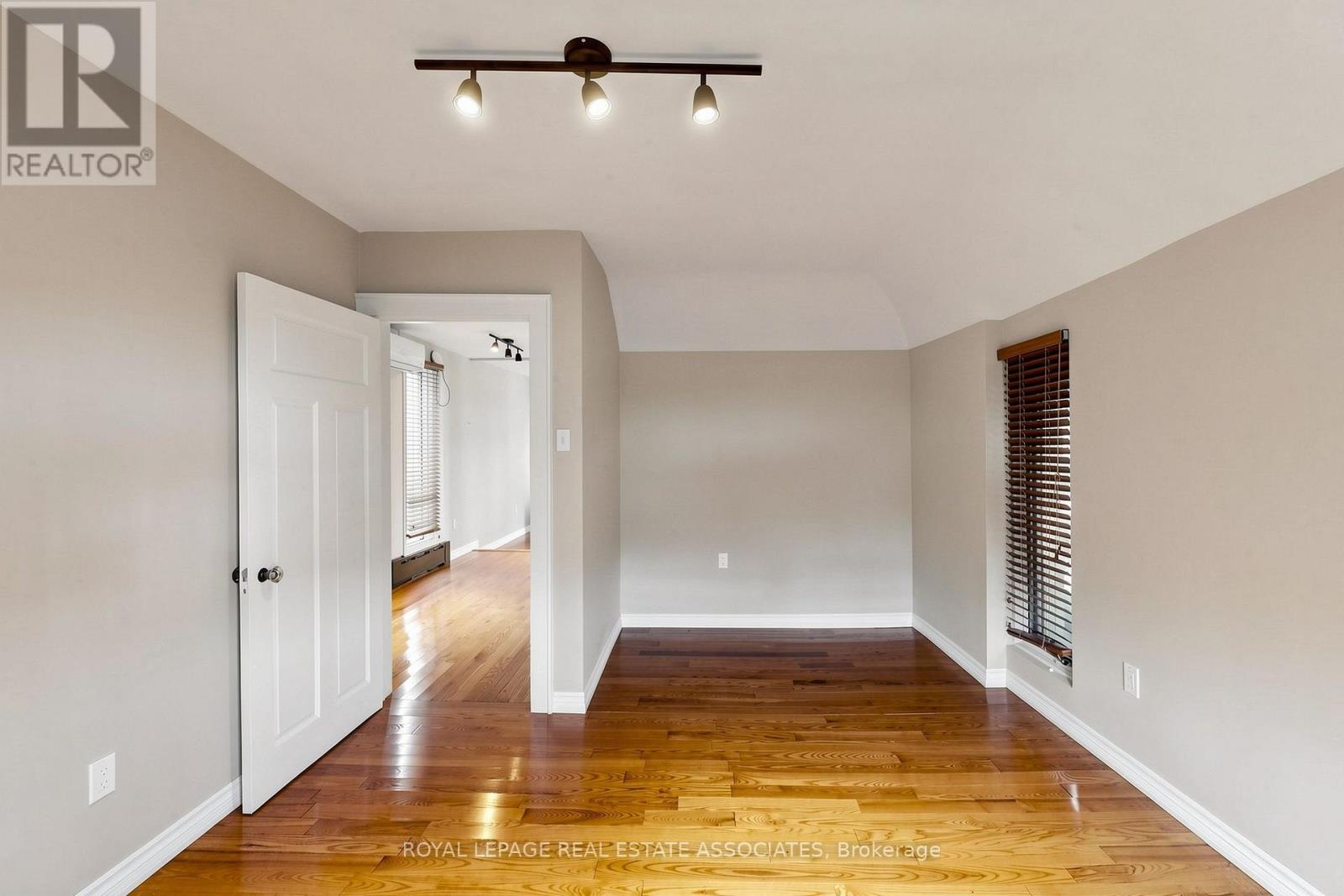 298 Lakeshore Road — photo 32