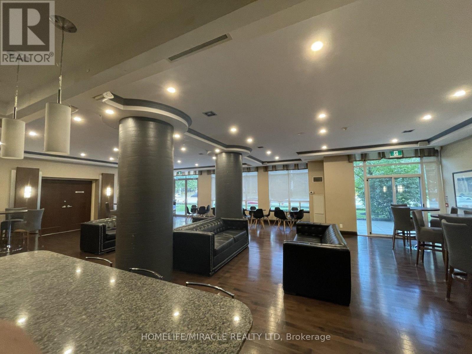 3504 Hurontario Street — photo 29