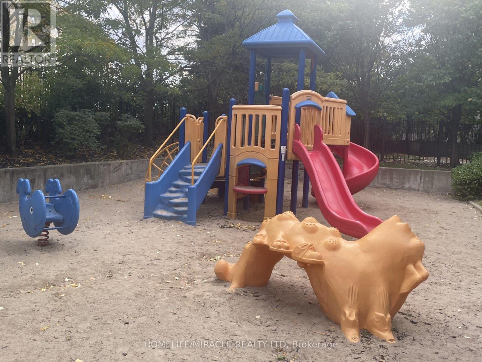 3504 Hurontario Street — photo 30